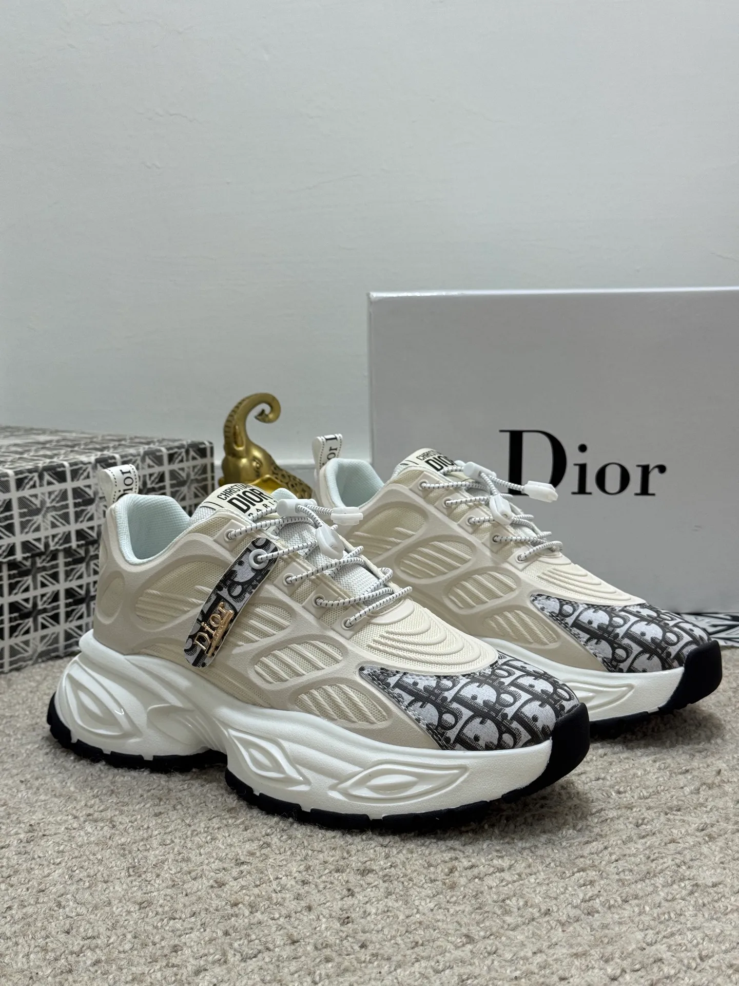 Men's shoes 💰440 [New model] 🐬🐬Original quality - Dior The latest model of sports shoes 🎁Casual and fashionable men's shoes 👟Best model 💥Simple and elegant version, exclusive for trendy men. Unique official website new and most brand elements 👑original decoration, imported cowhide stitching with classic fabrics, fashionable and generous accessories, ✅foamed TPU wear-resistant and taller outsole, light and comfortable. Size: 38-44 (45 customized